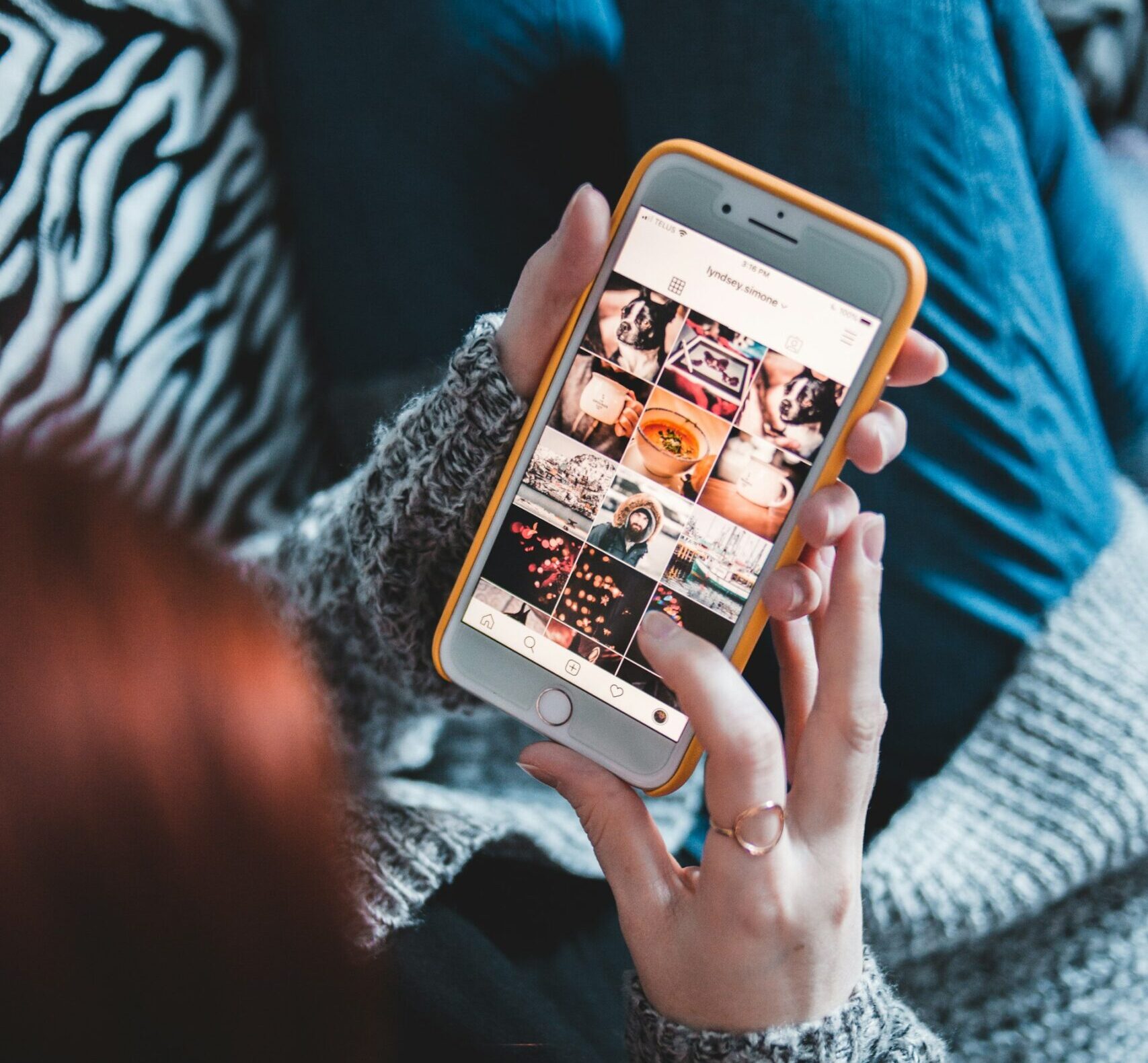 Scrolling through images on a responsive website